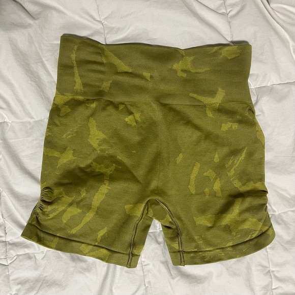 GYMSHARK ADAPT CAMO SEAMLESS SHORTS - Picture 3 of 4